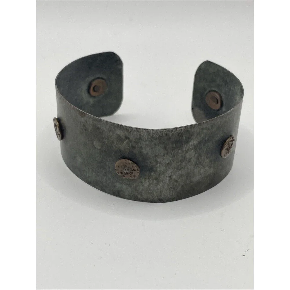 Unbranded vintage metal